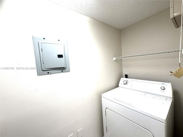 5045 Wiles Rd 201, Coconut Creek, FL 33073