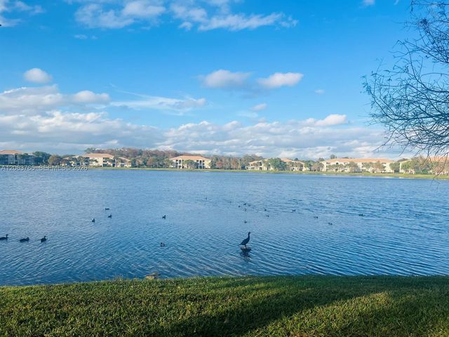 5045 Wiles Rd 201, Coconut Creek, FL 33073