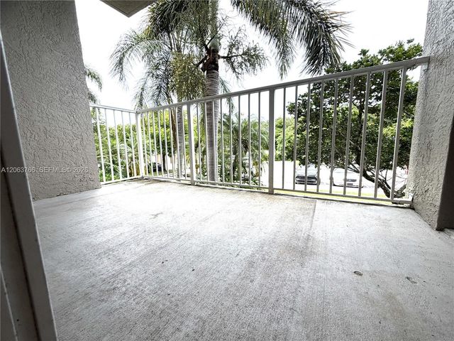 5045 Wiles Rd 201, Coconut Creek, FL 33073