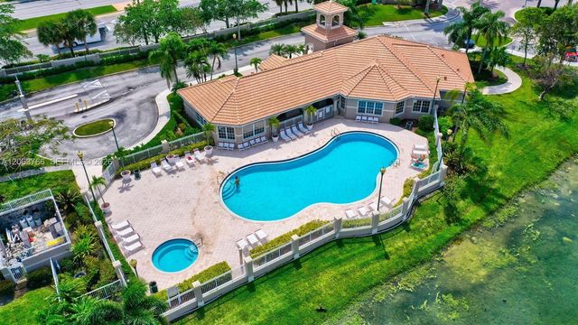 5045 Wiles Rd 201, Coconut Creek, FL 33073