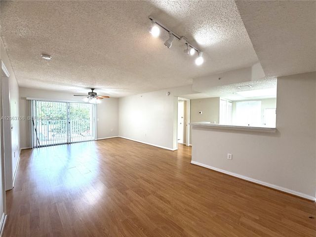 5045 Wiles Rd 201, Coconut Creek, FL 33073