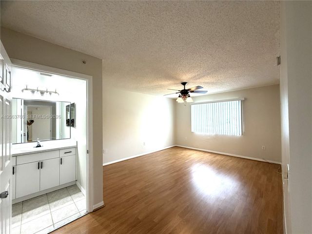 5045 Wiles Rd 201, Coconut Creek, FL 33073