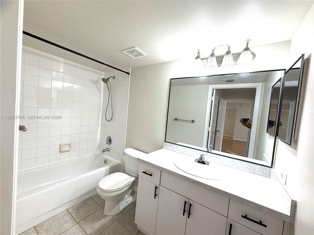 5045 Wiles Rd 201, Coconut Creek, FL 33073