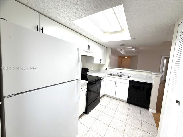 5045 Wiles Rd 201, Coconut Creek, FL 33073
