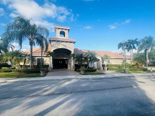 5045 Wiles Rd 201, Coconut Creek, FL 33073