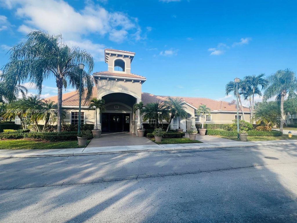 5045 Wiles Rd 201, Coconut Creek, FL 33073