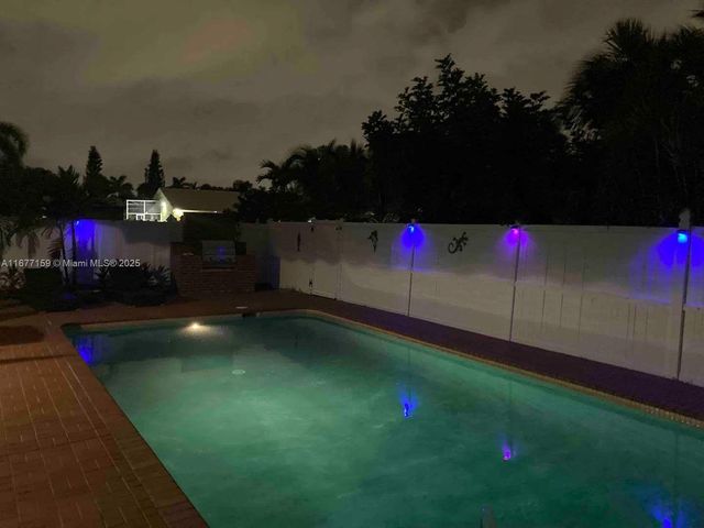 411 SE 7th St, Dania Beach, FL 33004