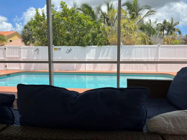 411 SE 7th St, Dania Beach, FL 33004