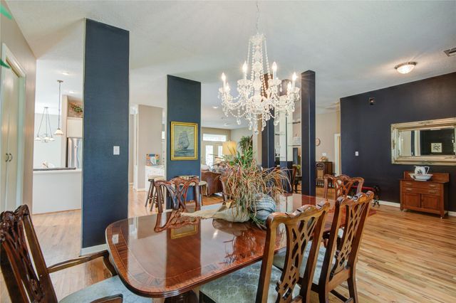 108 Buffalo Trail, Lake Jackson, TX 77566