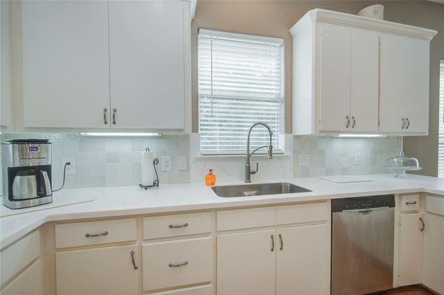 108 Buffalo Trail, Lake Jackson, TX 77566