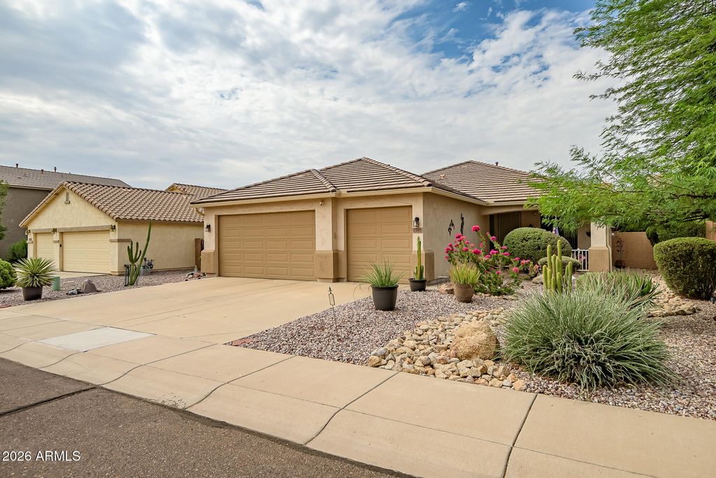2945 W GOLDMINE MOUNTAIN Drive, San Tan Valley, AZ 85144 — exterior