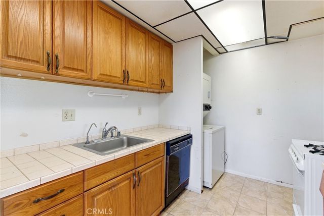 8225 Foxhall Drive, Huntington Beach, CA 92646