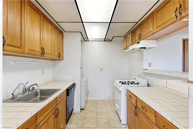 8225 Foxhall Drive, Huntington Beach, CA 92646