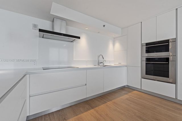 2457 Collins Ave 1703, Miami Beach, FL 33140