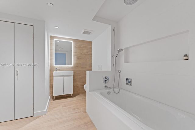 2457 Collins Ave 1703, Miami Beach, FL 33140
