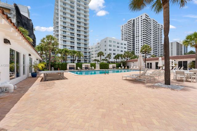 2457 Collins Ave 1703, Miami Beach, FL 33140