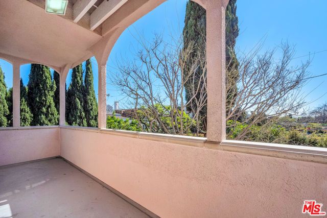 10810 Rochester Avenue, Los Angeles, CA 90024