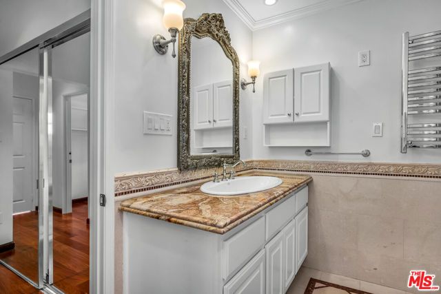 10810 Rochester Avenue, Los Angeles, CA 90024