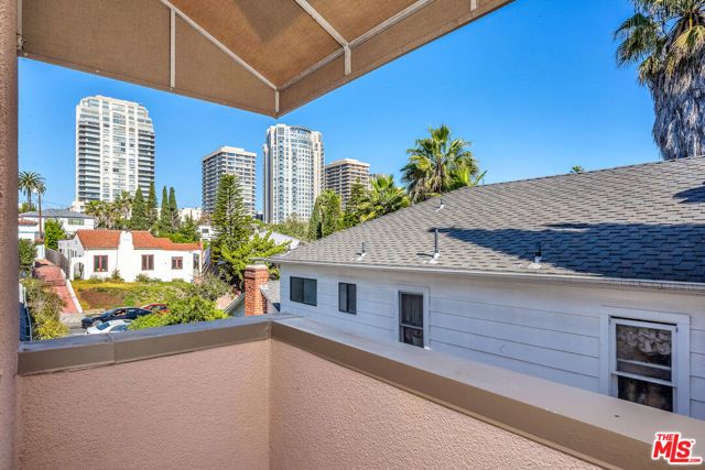 10810 Rochester Avenue, Los Angeles, CA 90024