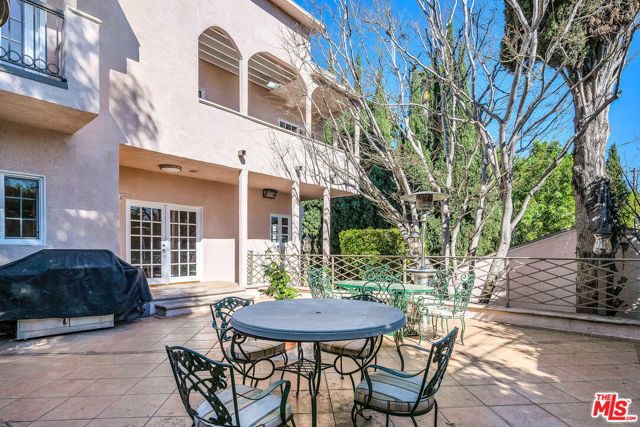 10810 Rochester Avenue, Los Angeles, CA 90024