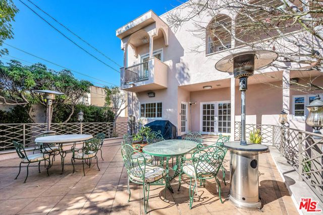 10810 Rochester Avenue, Los Angeles, CA 90024