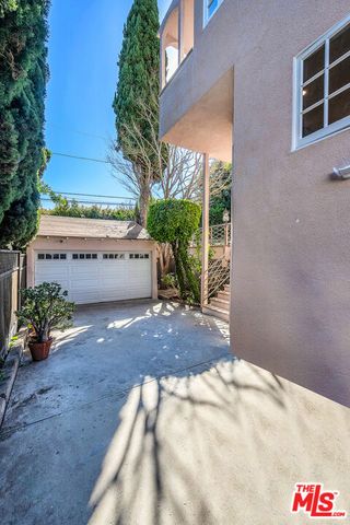 10810 Rochester Avenue, Los Angeles, CA 90024