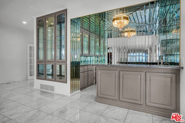 10810 Rochester Avenue, Los Angeles, CA 90024