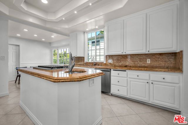 10810 Rochester Avenue, Los Angeles, CA 90024