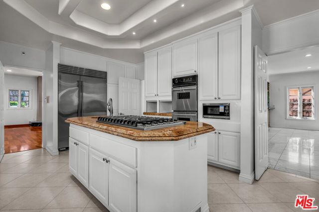 10810 Rochester Avenue, Los Angeles, CA 90024