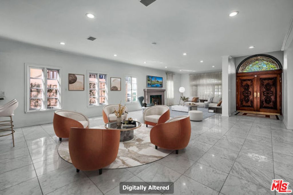 10810 Rochester Avenue, Los Angeles, CA 90024