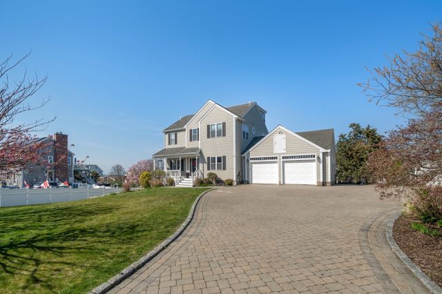 11 Kevin Avenue, Plymouth, MA 02360