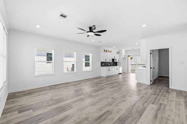 226 S Y Street, La Porte, TX 77571