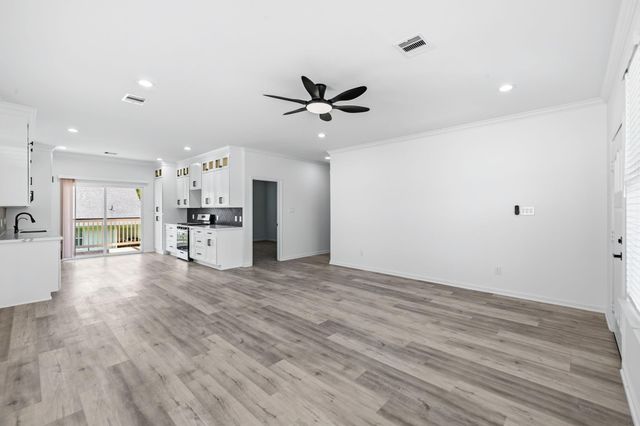 226 S Y Street, La Porte, TX 77571