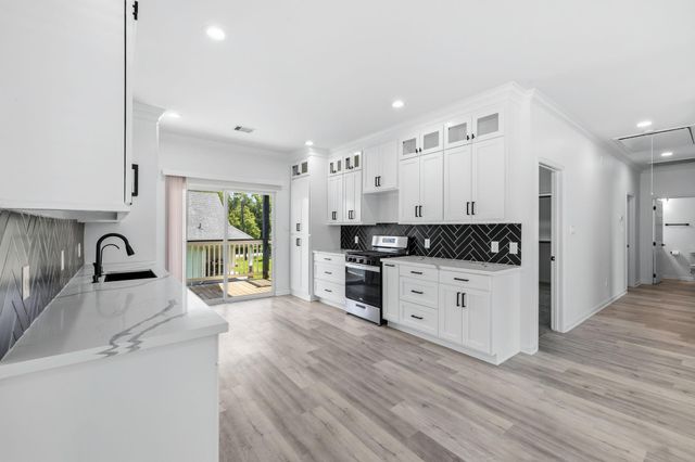 226 S Y Street, La Porte, TX 77571