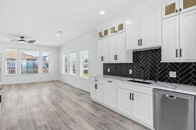 226 S Y Street, La Porte, TX 77571
