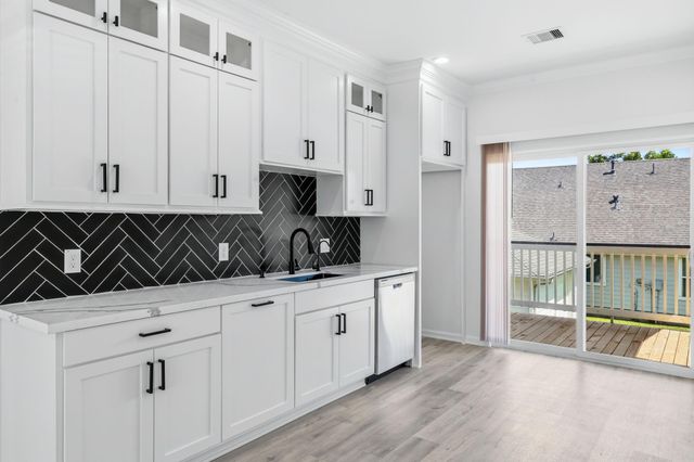 226 S Y Street, La Porte, TX 77571