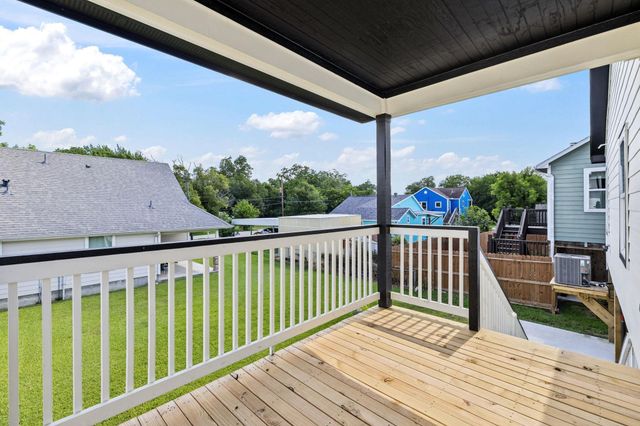 226 S Y Street, La Porte, TX 77571