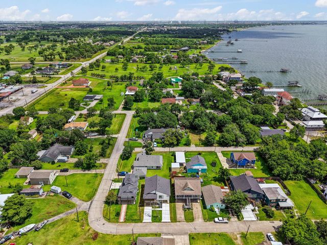 226 S Y Street, La Porte, TX 77571