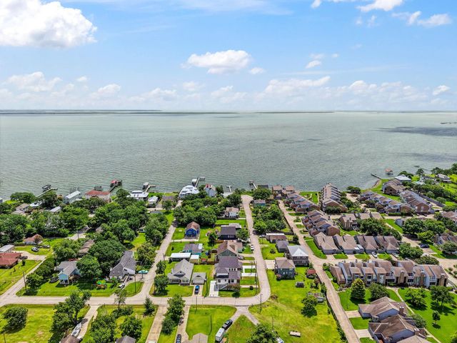 226 S Y Street, La Porte, TX 77571