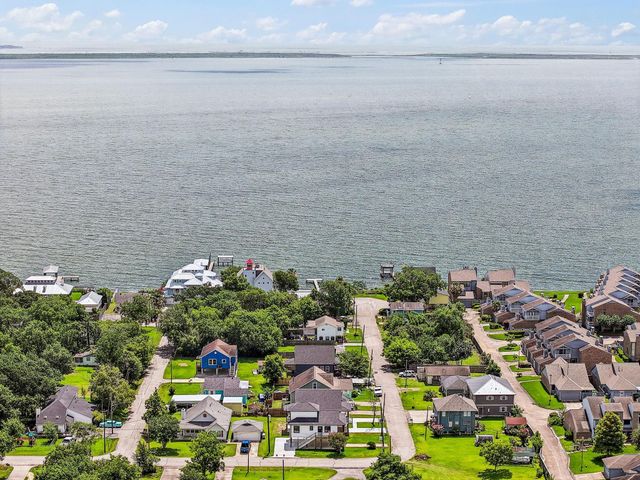 226 S Y Street, La Porte, TX 77571
