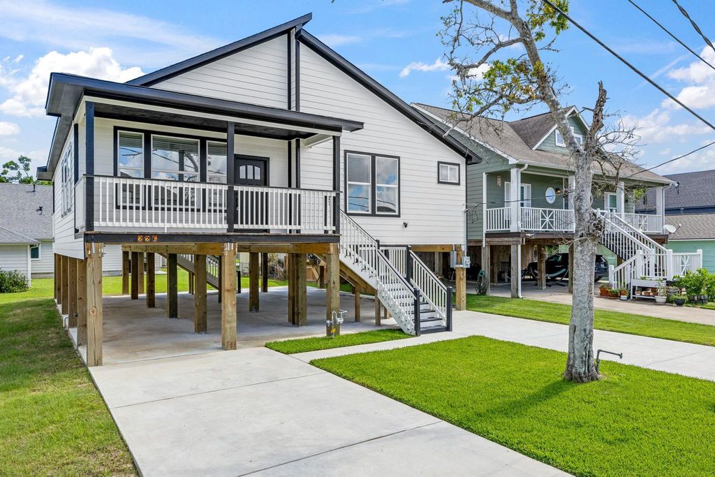 226 S Y Street, La Porte, TX 77571
