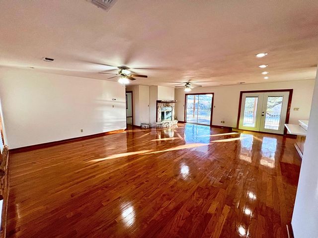 1879 S Arcadia Loop, Kerrville, TX 78028