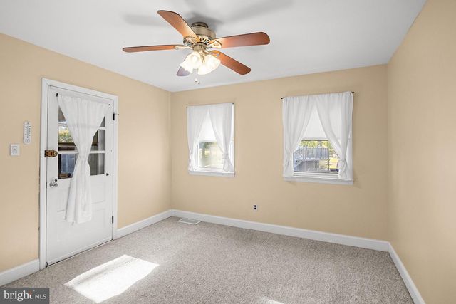 700 LINFIELD AVE, Delran, NJ 08075