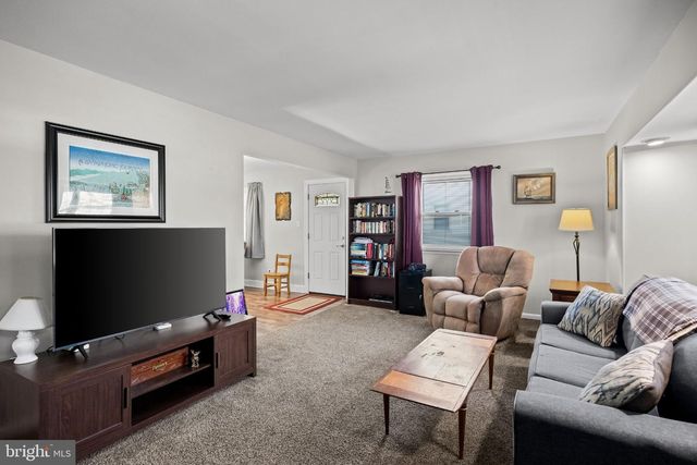 700 LINFIELD AVE, Delran, NJ 08075