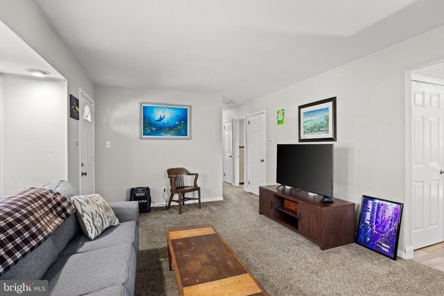 700 LINFIELD AVE, Delran, NJ 08075