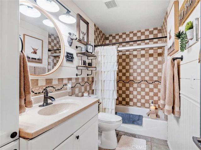 12835 Iroquois Road, Apple Valley, CA 92308