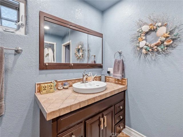 12835 Iroquois Road, Apple Valley, CA 92308