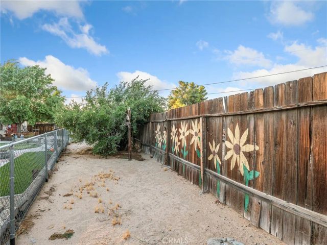 12835 Iroquois Road, Apple Valley, CA 92308