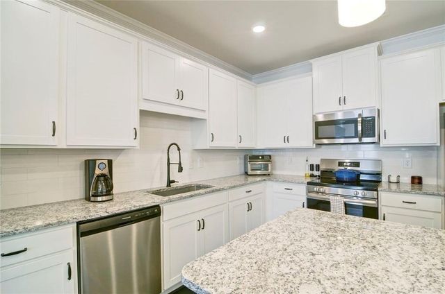 321 Skye Ln, Cartersville, GA 30121