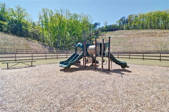 321 Skye Ln, Cartersville, GA 30121